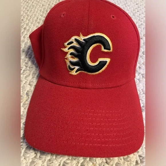 Calgary Flames hat - Picture 1 of 4